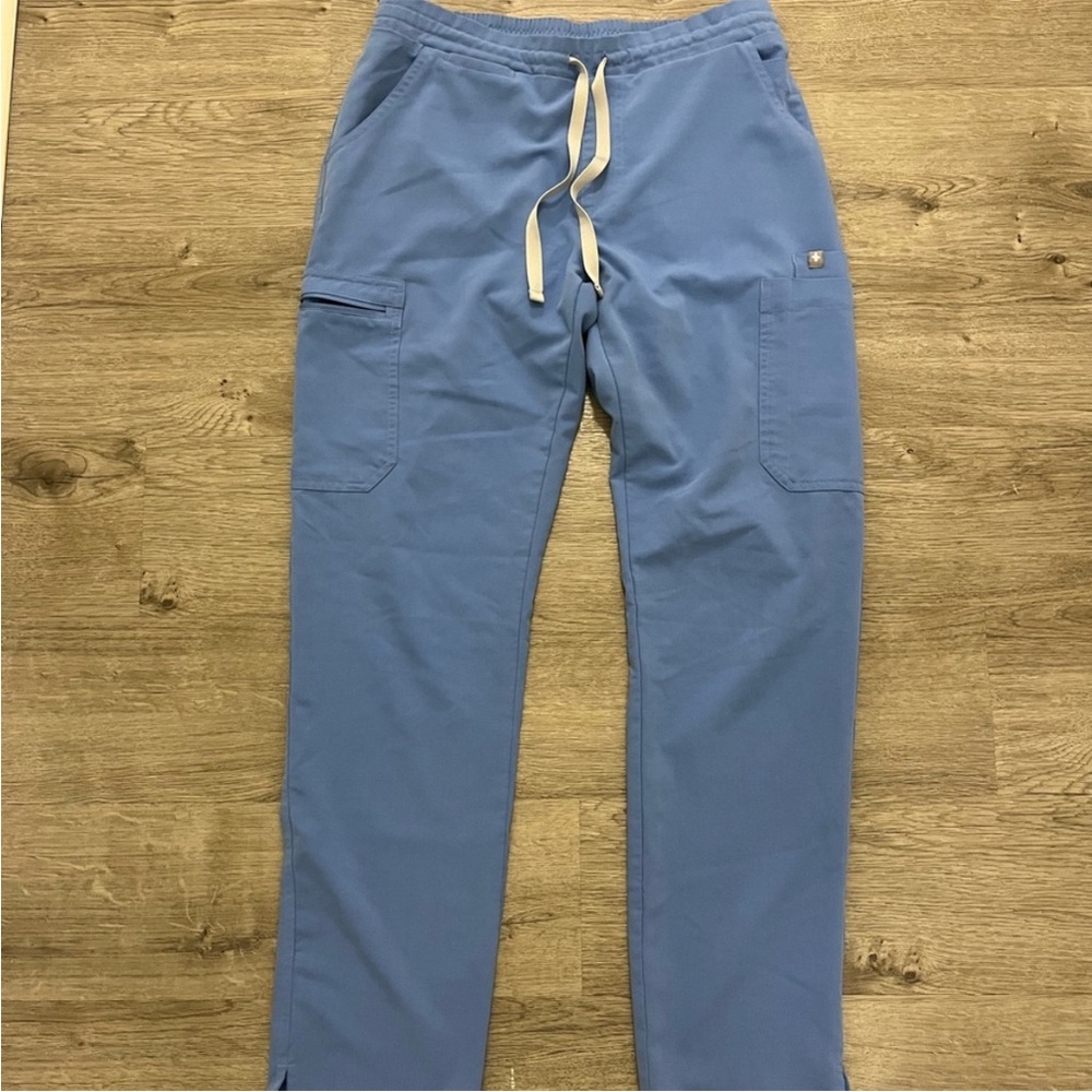 2 pairs of Figs scrub pants - Picture 6 of 6